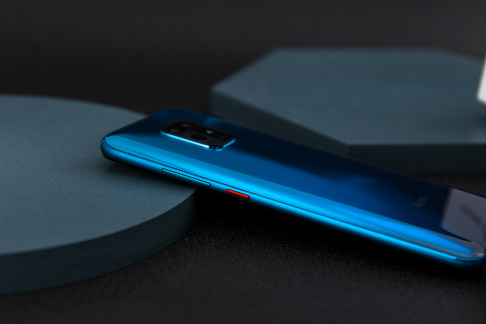 ���˴�����������һ��ȫ���һ���Ǿ���Redmi 10Xϵ����ȫ������˫5G�����ֻ���ʵ����˫5Gͬʱפ������Ȼ����������ڣ���Ȼ�Ǻ����̵ļ����ֻ����˶Աȵģ���Ȼ��ȴ��������׷����������һ�����ĺ�������Ȼû��ô�ߡ�����һ���Կ����ø��ֻ���5G ���ڱ�����ԽϺõ�����״̬��