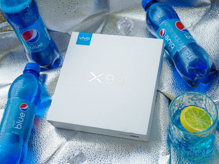 vivo X9s�����������װ���ǰ��X9s����������������״��·�Ĵ���Ӳֽ�У��Ͱ��嵺��ɫ����������á�