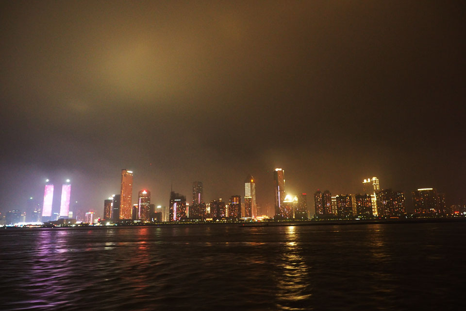 ��ivvi�����ˣ��������ð���ͨ���硱����11��19�������ϲ��ӽ�һ������8���296������ͬʱ����������������һ���ر�ĵƹ���΢��Ӱ