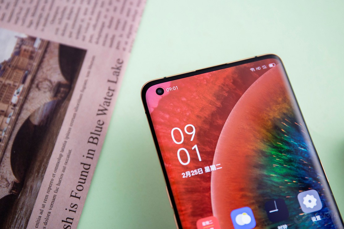 ����ֱ����3.84mm��ǰ������ͷ�����������Ӱ���С��ʹ����3200����������IMX 616����ģ�飬������OPPO���µ����������㷨����������ǰ��ҹ��ģʽ���ڼ��������£�����ʾ����Ļ���⣬����ĻҲ��Ϊ�������ơ�