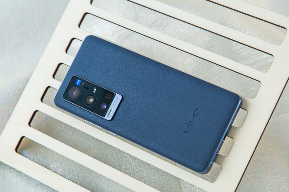 vivoͲ˾һ조vivo˾ӰϵͳҲõvivo X60 Pro+Ув˾T*Ĥӳ֣Ĥ͸ʣԻøõĻʡ徵ͷΪ5000+ 4800س΢̨+ 8005XǱ+3200ء