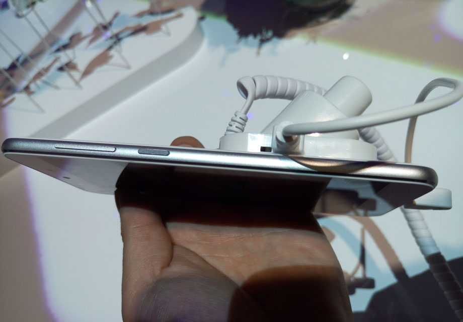 360�ֻ�f4�Ĳ�߽��������Ե÷ǳ����£�����ҫ�۵Ľ�������360�ֻ�f4��Ȼ��ͬ����