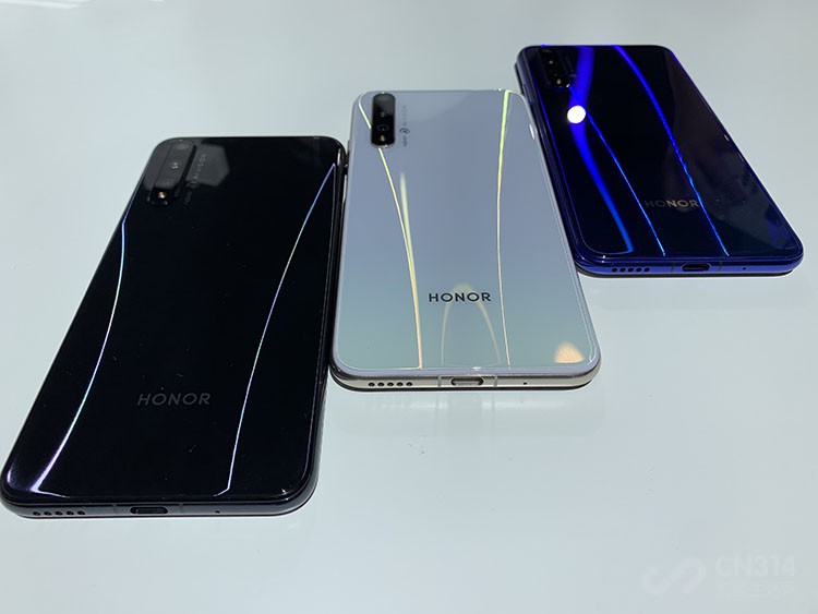 ��ҫ20S�е�����������ס������������ɫ�����7.87���ף�����172�ˣ���ͬ�����ֻ���Ϊ�ᱡ��