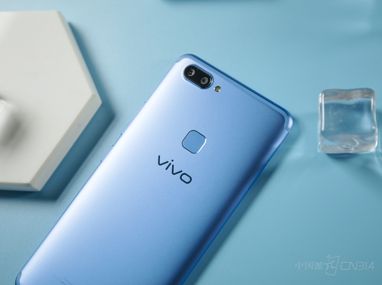 �û�ӵ��2x1200������(2400��йⵥԪ)+רҵ��������ͷ��ɵĺ���˫�㣬�ų����Ҳ������