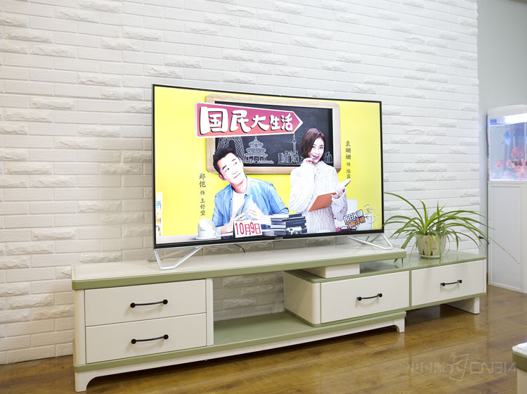 ��Ȼ��Ҳ�г�����Ļ��ʣ�4K��������Ļ������4000R�ƽ�������������178������ӽǣ������������ۻ��ȡ�