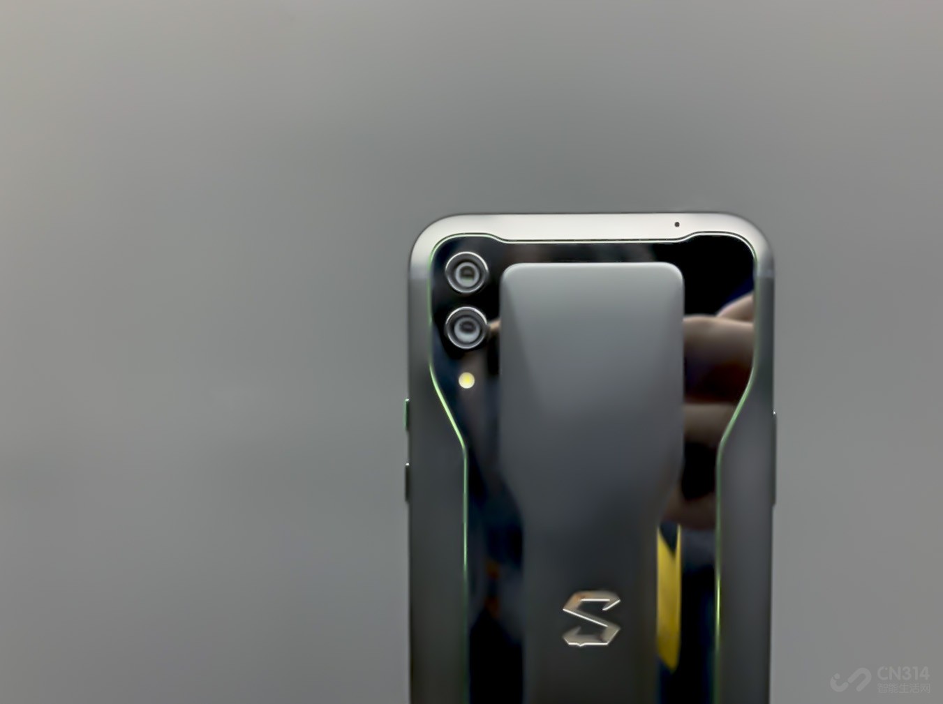 Ϊ�˽�������ܴ��������ڵĸ��½�Ƶ���⣬������Ϸ�ֻ�2�����ˡ�Һ��3.0��ʽȫ��Һ��ϵͳ�����Զ���Һ������ߴ�Һ���Ϊ���ģ����Զ��ʯī����Ч����ͭ�塢ɢ�Ƚ����п��Լ�TPɢ��ģ�飬���ֻ���������ɢ����ȥ�����ճ��ָе����ܵ��ȶ��Զ����˱��ϡ�