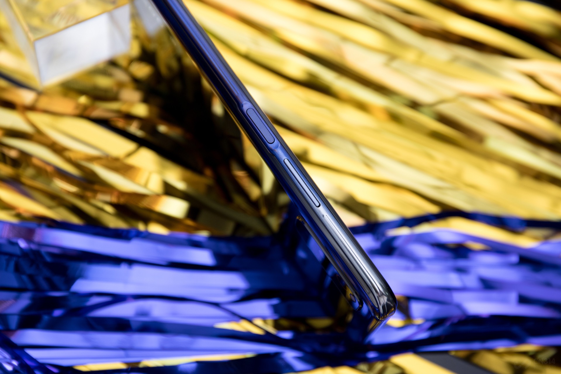 ˴iQOO Neo3ûʹĻָƣΪ˱֤һԣѡ˲ָʶҲǵԴպôָλãʮַ㡣ȫҵխ2.4mmģ飬ҲһָʶģԻȺ۶ȵӰ졣