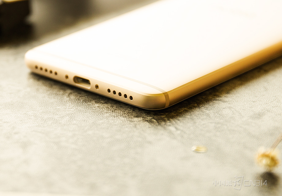 �ײ����׵ĶԳ����USB Type��C�ӿ����û���������㡣