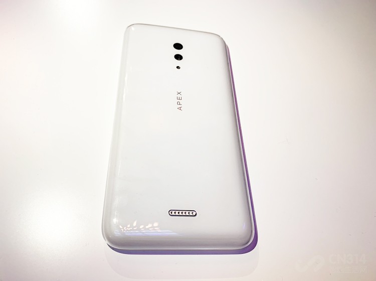 ��Ҷ��ܿ�������APEX2019����������ɫ���Ǻ���Ȼ��������ɫ���ð�ɫ������ɫ͹�Բ������ʵ�ͨ͸�ԺͿƼ��У��ڼ�������������ָ���£������ܼ�����Ƶĺۼ����������ԭʼ������Ҳ����ζ�������顣