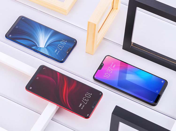 vivo Z1���������ʮ�ּ�࣬λ�ڻ��������ĳ�խU�Ͳۣ��м�ֲ�����Ͳ����������ֱ�Ϊ����ʽ�Ĺ���/���봫������ǰ������ͷ��������ͷ���˴�����ɫ���������⣬��֧��Face Wake�沿ʶ���ܹ����ټ������1024������ά�ȣ����̧������������գ��֮����ɽ�����
