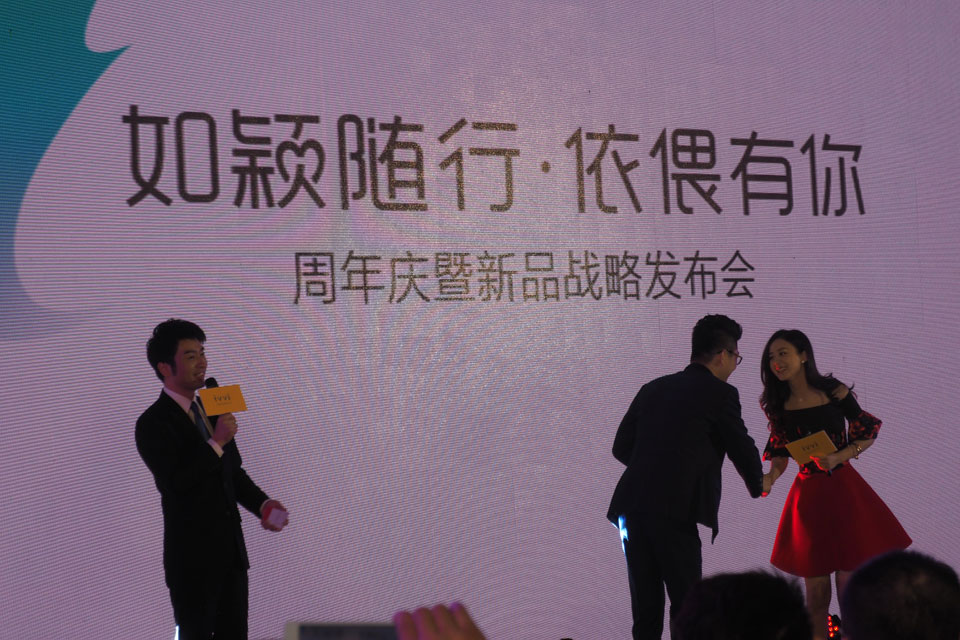 �ڸոս�����ivviʱ���ֻ������������Ʒս�Է������ϣ�һ���������״�������ӱ�׶���ivviʱ���ֻ�������������ʽ�������࣬����֤�˸�Ʒ���ԡ�ivviС��Pro��������ȫ���ֻ��ķ���.