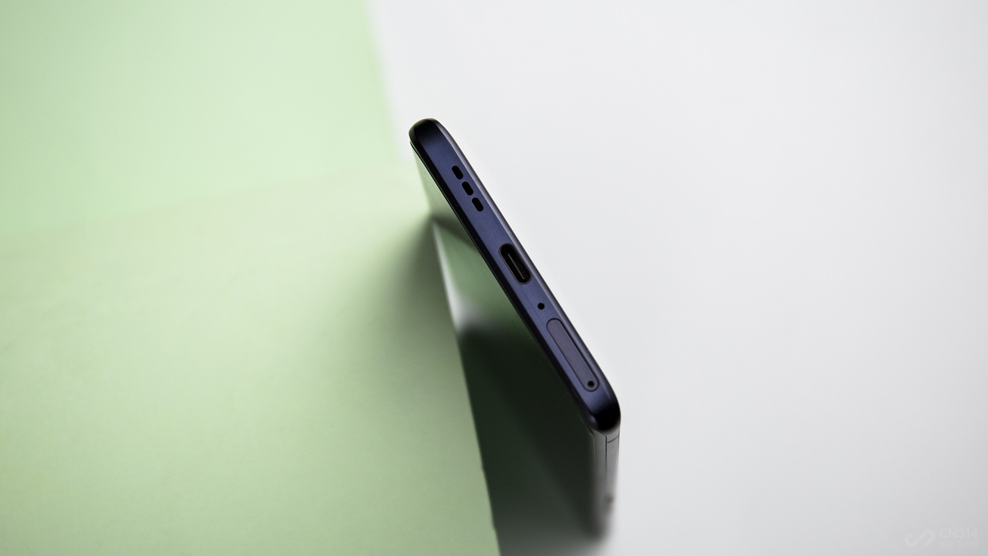 �Ա������ϳ�����ͨ����������дﵽ����Ч�����ֻ���OPPO Reno3 Pro�ġ���Ƶ��������Proģʽ������ʹ������ʧ���ͣ����ɵ���Ϣ���ࡣ���⣬������    ���п�ͨ��OIS��ѧ����+EIS���ӷ��������������ȣ����ҽ�������ԵĻ����ȶ�������