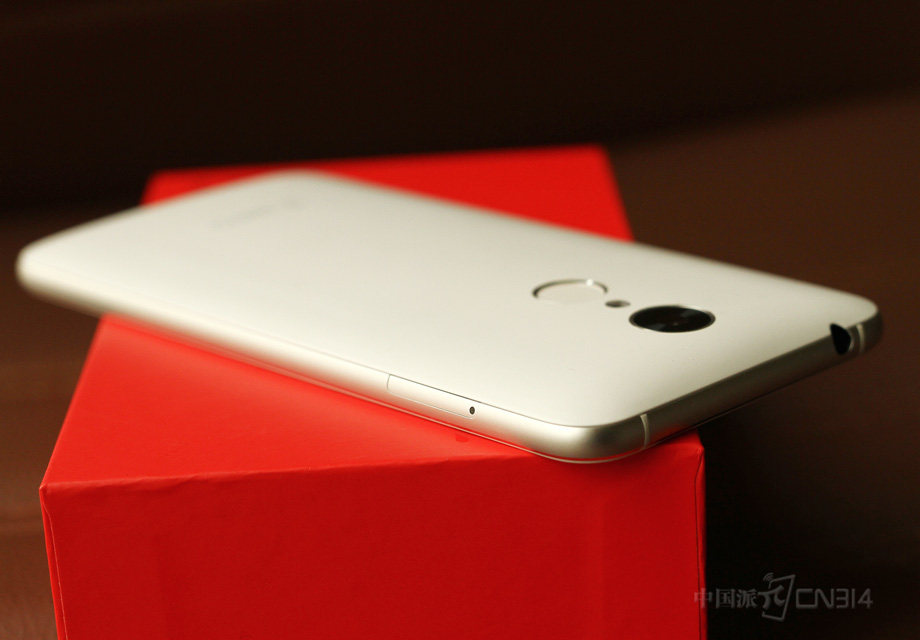 360�ֻ�f4�Ļ������߿���SIM���ۡ��侭����ɰ���մ�ĥ����þ�Ͻ�����п��Լ�CNC�߹����ߵĵ�׺���������������ͨǧԪ�����ֻ��Ĵ��塣