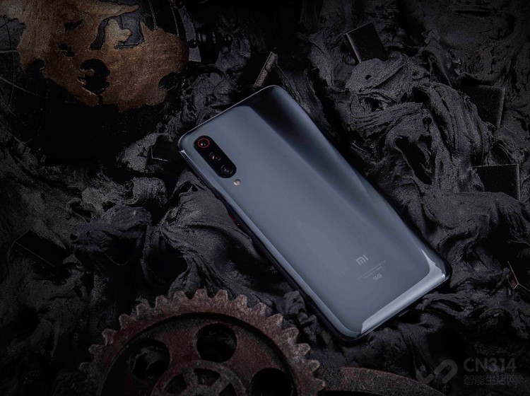 ���ͬʱ��Ϊ���չ˵�5G��������ĵ�����С�׻�Ϊ�û�������4000����ʱ��������أ�ͬʱ��֧��40W���߳�����䡢30W���߳�����䡢10W�������߳��ȳ�ǿ���ã��õ�����Ѫ�����ٶȸ��죬���ܸ�����֧�����߳����豸����������ֵ��һ����ǣ�С�׻�������45W���ͷ�����⻹�Ƴ�20000����ʱ��50W����ƶ���Դ���������־�֢�����Ҫ�������ˡ�