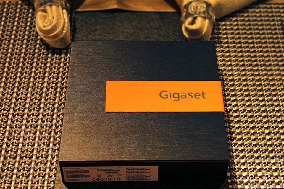 Gigaset ME�İ�װ�ͷǳ����е¹��緶����ʵ�ĺ�ɫ���ӷǳ��������ȡ�