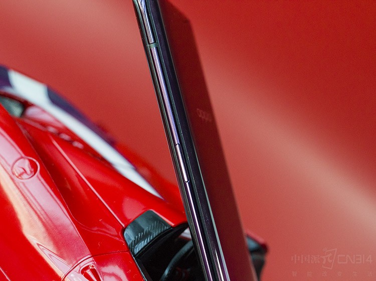 ������Ƕ�Ҳ�ܿ����������������黳�������ں�Ƶ��Ϻ�ɫ�������𷨹������Ѿ�ׯ԰��һ���޼ʵ����Ѻ͸߽ű���ɢ���������ľ�Һ����Find X���������ң���Ӧ������˵Find X������OPPO��δ��������������ʵҲ֤����OPPO��Զ�������Ƕ�����ֻ���������ǣ����˵��ǰ��OPPO����������ж��г����������ߵ�λ�Ļ�����ôFind X�ĵ���������OPPOӵ�������콢ʱ�������Ȩ����ɫ�����á�ǿ�������ܡ���տ�������ƣ�����OPPO��δ������ӳ��ʡ�