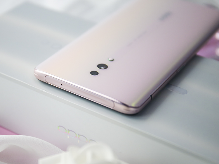 ����ֵ��һ����ǣ�OPPO Reno��ʵ������͹�������ͷ��ƣ���ǿ��֢�û��������⣬�Ӷ��ܸ��ø��ܻ���3D���沣��������׿Խ���С�