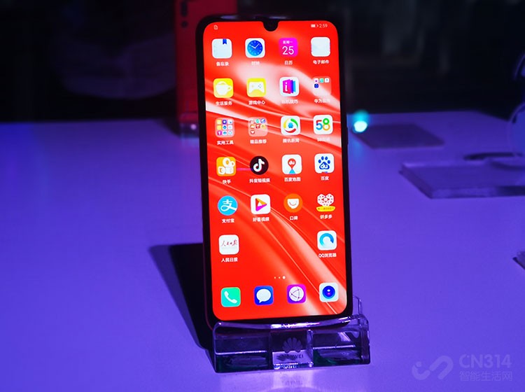 ���⣬���� 9S����ӵ��һ��6.21Ӣ��ȫ����ֱ�����������ɫ��ɴ�85%�������ܶȴﵽ��415PPI����ռ����ﵽ89%�����û�����������Ұ��