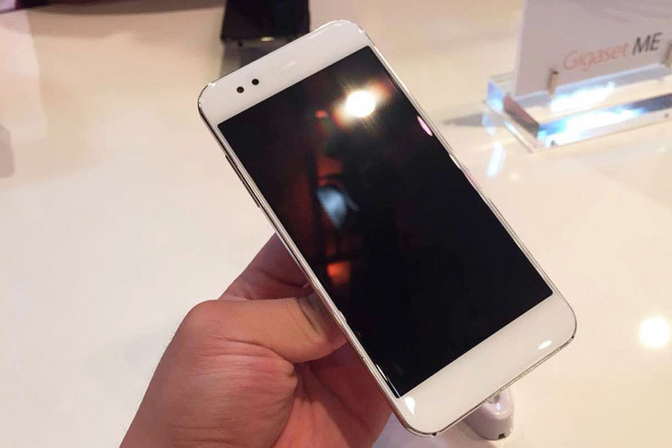 ��2015��¹����ֵ�������չIFA�ϣ�Դ�Ե¹���Gigaset��ʽ������������MEϵ�������ֻ�����ME��ME pro�Լ�ME pure������Gigaset ME���л�Ӱ�ڡ�ʱ�հ�������ɫ������ʮ��������