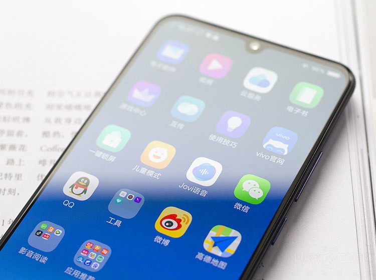 13/13目前,vivo x23已经全面开启预售,售价3498元,将于9月14日全面
