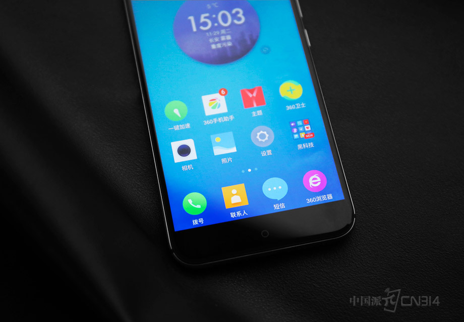 �䱸5.5Ӣ��1080p��Ļ��ӵ��Բ��Ļ�����ƣ������·���һ�廯���Ҳ�ǳ���ɫ��