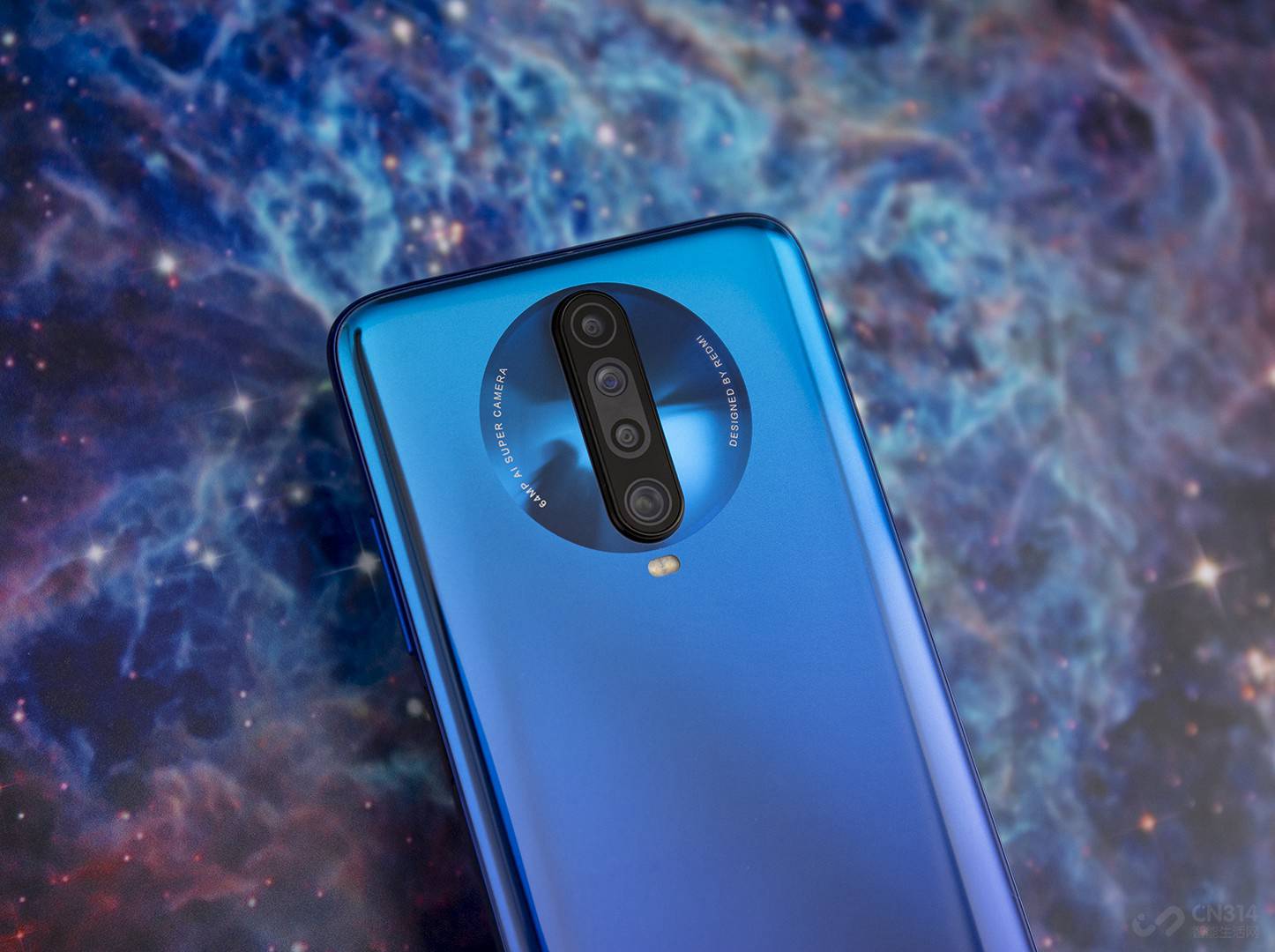 Redmi K30����Ӱģ�����Ͷ�һ�������ͷ����Ĳ������������������γɺ�ǿ�ҵ��Ӿ������