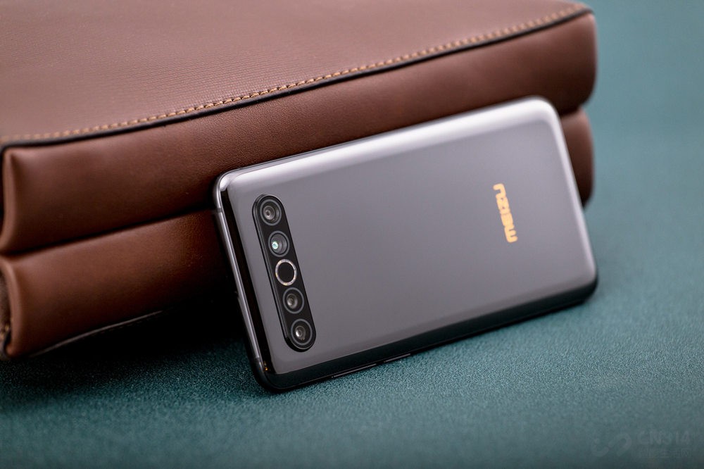 ˵17 ProΪһ콢⻹ʮģ˾׵ĹգСͨ 865 + UFS 3.1 + LPDDR5Ķáȥ꣬Ѿƾ16ϵ㷭꣬17 Proܽˮ𣿰ʽʱȥɡ