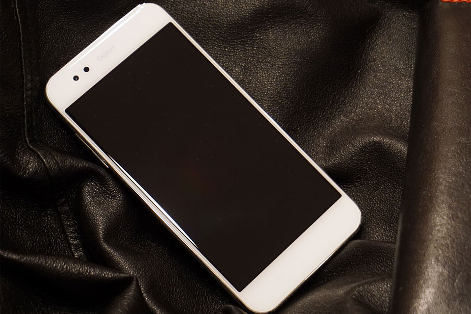 Gigaset����160������ʷ��Ʒ�ƣ������ڳ�Ϊ���������Ͽɵ�����Ʒ����������ۺϽ��������Ӧ�̡����Ƕ���ᵽ���¹�Ʒ�ʡ���һ˿�����ĵ¹�������һ����еĻ��򣬵͵�������ı����ڲ�Ʒÿһ��ϸ�ڡ������¹�Ʒ�ʡ����嵽Gigaset�ֻ�����˵�����ǡ�Ϊ��õ��û��������ơ���