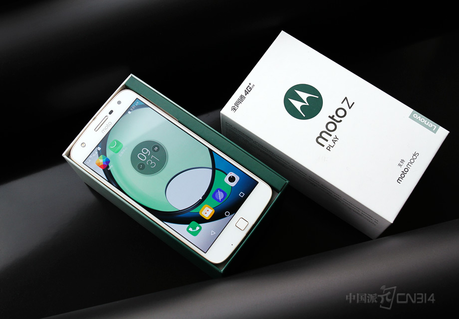 ģ�黯�ֻ���һ�������û����и�������������ֻ�����δ����չǰ���Ѿ����ձ鿴�á�2016��6�£����뼯����Lenovo Tech World�����չʾ�����µ�Moto Zϵ���Լ�������չģ��Moto Mods������+ģ�黯������ۣ��������Ǿ���һ������Moto Z Play�����ݣ�