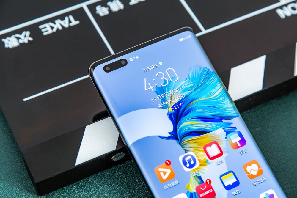 ǰ�÷��棬��ΪMate40 Pro����ȫ�³���֪ǰ������ͷ��������Ǿ�ͷ����̬��Ӧ���϶�Ϊһ��ʰ������Ч���ǳ��ã��������˫��������ֱ��Ч���ǳ��á�