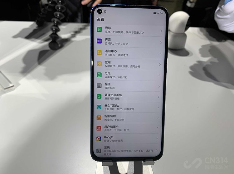   ��ҫV20��������980�����������ڰ�׿9.0���Ƶ�Magic UI 2.0.1ϵͳ���ṩ�˶��֡����ˡ��ļ����������ǻ�������YOYO����������ź���ϵ�WLAN�����ߡ�AI˫ƵGPS�����������ǻ�Ͷ���Լ�Link Turbo�ȡ�