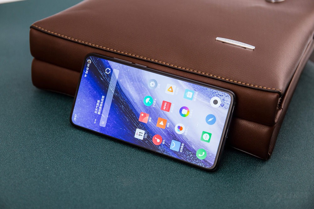 ȻĻıҲͣ6.6ӢAMOLEDʵʾӵ2340*1080صķֱʣʾϸ塣90Hzˢ콢пйоأδܻͨĸ120Hz