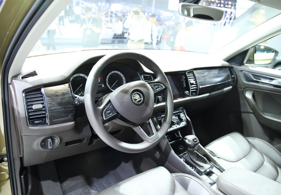 ��һ�ۿ���ȥ�µ��ǿ˳��ú�˧������ͬ������ֵ�������Ǹߵġ�