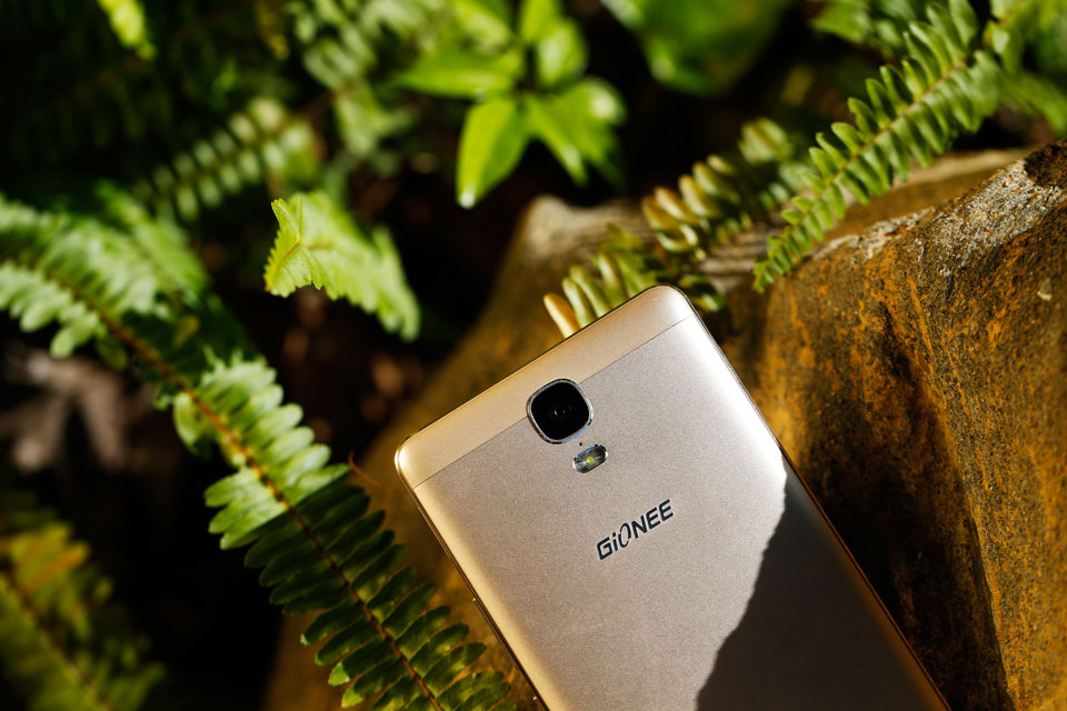 ����M5 Plus����1300������������ͷ��ʹ��image+Ӱ��ϵͳ�����ö�������ģʽ�����ṩ��ɫ������Ч��������֧�ֿ������ա����ܲ����������ֻ����������顣