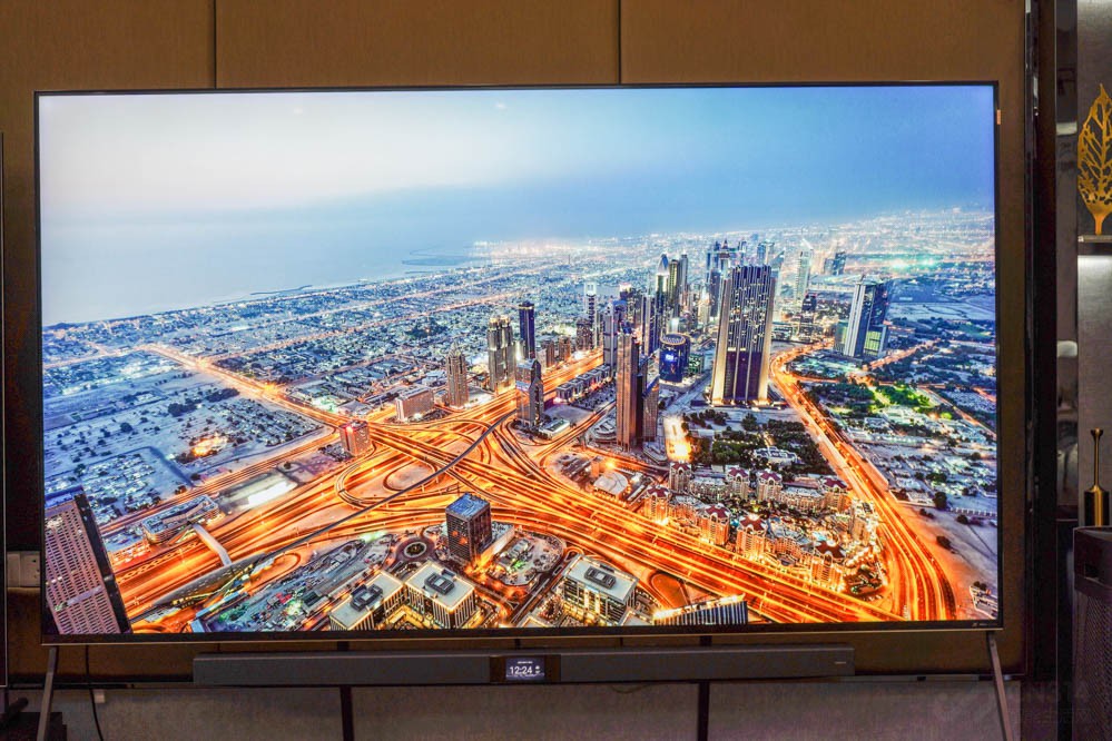 客厅变IMAX影院 TCL巨幕智屏98X9C赏析 TCL