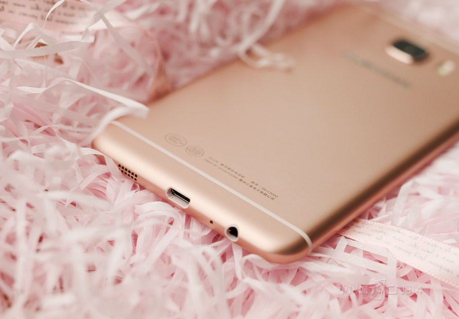 �ײ��߿�����þͱȽϷḻ�ˣ������ס�USB�ӿڡ�������䣬���������������С�