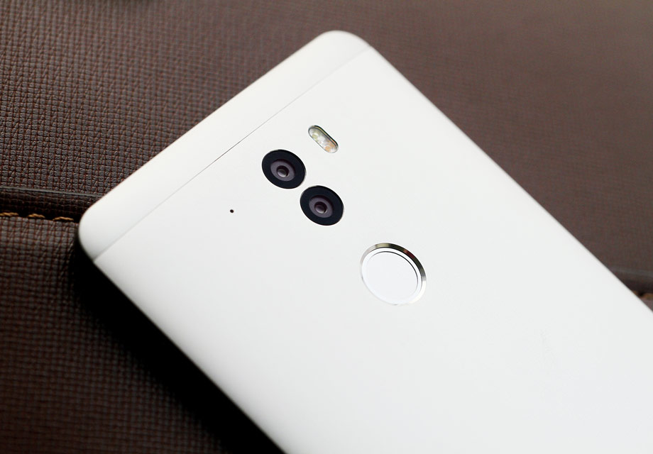 �������淽�棬360����ֻ��콢����������ഺ��һ�µ�����ʽ��ƣ������ӻ���Ԫ�ء�Ϊ�˸��õ��ź���������ж����͵ײ�Ϊ��̼������������������������ں��Ի��Ƿǳ������ģ������Ľ�������������ʮ��ϸ�壬��������������������+��ɰ���մ����ı��������Ե����𣬿ɼ�����ڹ����ϵ����ġ�