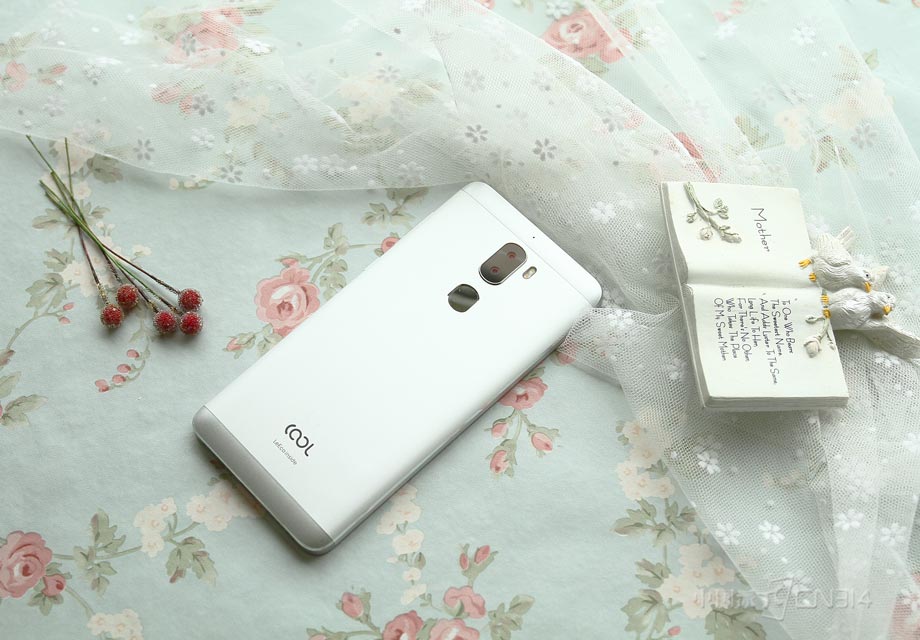 cool1 dual��Ϊһ������ֻ�����ǲ����˾��������ʽ��ƣ�����������Ĺ��ɲ��ַǳ��������ʸС���ɫ�������жεĽ�������Ҳ��Ϊ�����͹����cool1 dual��ϸ�ڷ����׷��