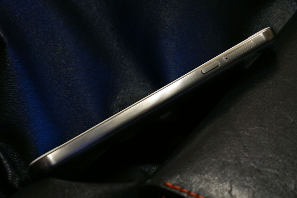 Gigaset����160������ʷ��Ʒ�ƣ������ڳ�Ϊ���������Ͽɵ�����Ʒ����������ۺϽ��������Ӧ�̡����Ƕ���ᵽ���¹�Ʒ�ʡ���һ˿�����ĵ¹�������һ����еĻ��򣬵͵�������ı����ڲ�Ʒÿһ��ϸ�ڡ������¹�Ʒ�ʡ����嵽Gigaset�ֻ�����˵�����ǡ�Ϊ��õ��û��������ơ���