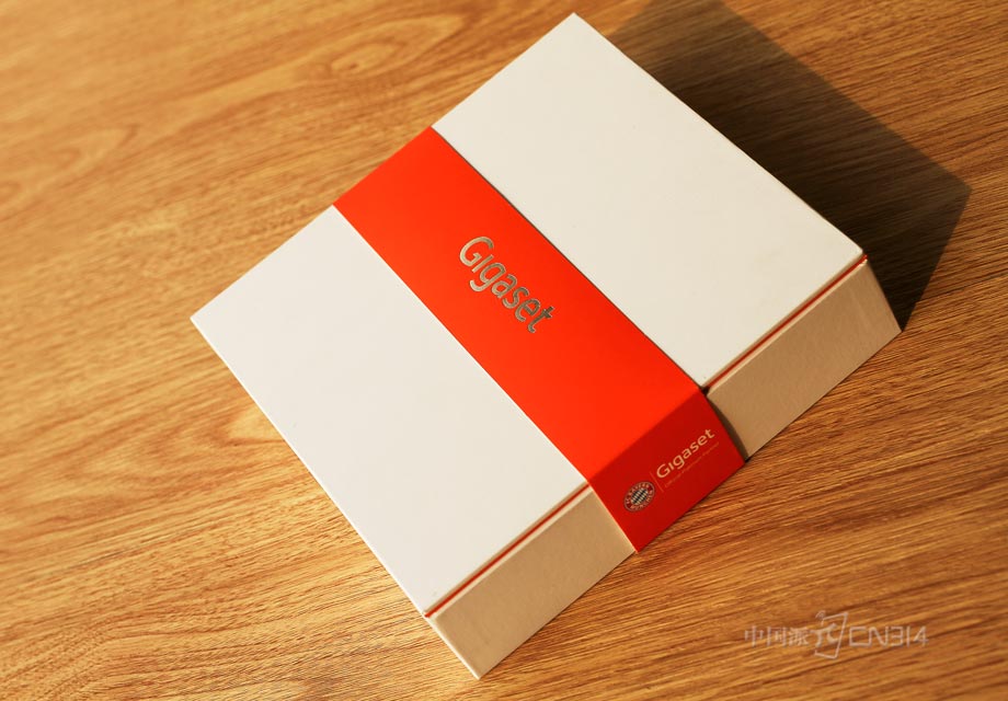 ���װ�װΧ��һȦ��ɫ�����¾���Gigaset���ME pure�����ǵĵ�һ�о���