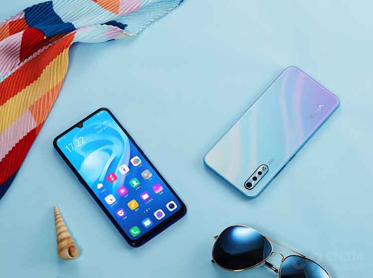 vivo Y7s������ʱ�����е�ˮ������ƣ�Բ���ˮ��������ͣ������ڱ߿������vivo���˽�һ���Ż���������6.38Ӣ��Ļ�������ɸߴ�90%��ռ�ȣ�ʵ���˾��޵��Ӿ������С������ǿ���Ƶ��������Ϸ�����·��������С���ϱ����2.5D������������������������ƻ��ߣ���������