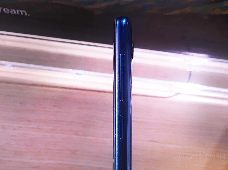 �߾���CNC�ӹ��ȹ��մ����󣬳��ֳ�������߿�������ϵ�Բ�����ճ�ʱ���ܻ�����õ��ָУ������и��ֵĸо���