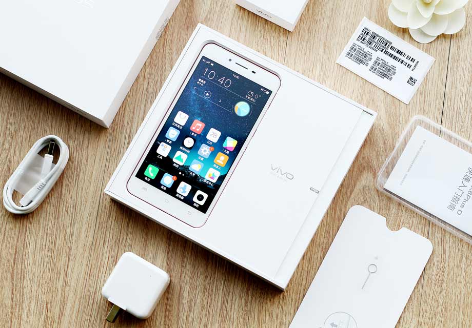 ���÷��棬vivo X6��X6 Plus����һ�£���������MT6752�˺˴�������ͬ��ӵ��4GB�����ڴ棬����ͷ���Ϊ800��ǰ��+1300�����(֧��PDAF��λ�Խ�������ʱ�����0.6�룬�Խ�ʱ�����0.1��)��֧��˫�������似��������ٶȿ�ν�ոյģ�