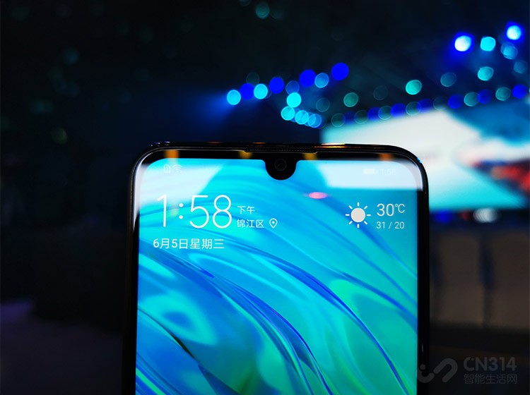 �鶯��ʮ������������ϳ�խ�Ķ�ͷ����������������ʱ�ĳ����С�����+������ģʽ���ɹ��˶����۴̼���ǿ�����⣬����Ӧɫ�µ��ڣ��۾���ƣ�ͺʹ�ʹ�С�