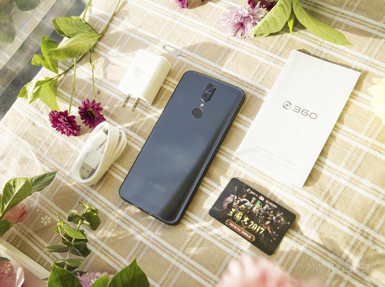 360�ֻ�ƾ��N6 Pro������ȫ����ʱ������һ�ھ�������չ�������ᡣ�û������㻹�Ǻܶ�ģ���������ֵ����Ӱ�����ܻ������Ի���ƣ��û����Ǵ��û�ʹ������ġ�