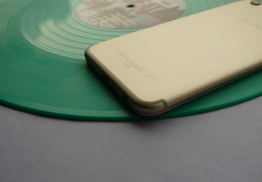 vivo X9�䱸���ܶ�3050������������أ���֧��˫�������䣬����������˵����ٶ�Ҫ��������ͨ�ֻ�����ʵ�����������ֲ����ʱ���������ԡ�