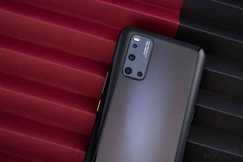 ��Ӱ���棬iQOO 3��������ϰ�����4800�����س�������ͷ��1300�����ص�Ч50mm����ͷ��1300������120�㳬��Ǿ�ͷ�뾰�ͷ���ṩ��ȫ������Ӱ���������羰�����ġ�СƷ�����ġ������ܻ�ò�������Ӱ�淨�������ĳ�������ƬҲ��̫�ѡ�