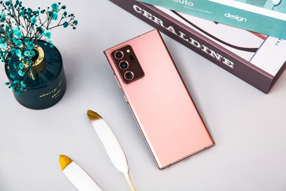 ��ɫ���棬����Note20 Ultra���������𡢳�¶�ס����Һ�������ɫ������չʾ����������������AGĥɰ������������ƽ���ָ�ϸ�塣