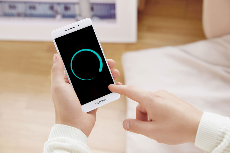 OPPO R7s����ȫ�µ�ColorOS 2.1ϵͳ��Ӧ�ó��������ͽ��滬�����죬ϵͳ���ȶ������и�ʡ�磬�Ӿ����������ۣ���Լ������