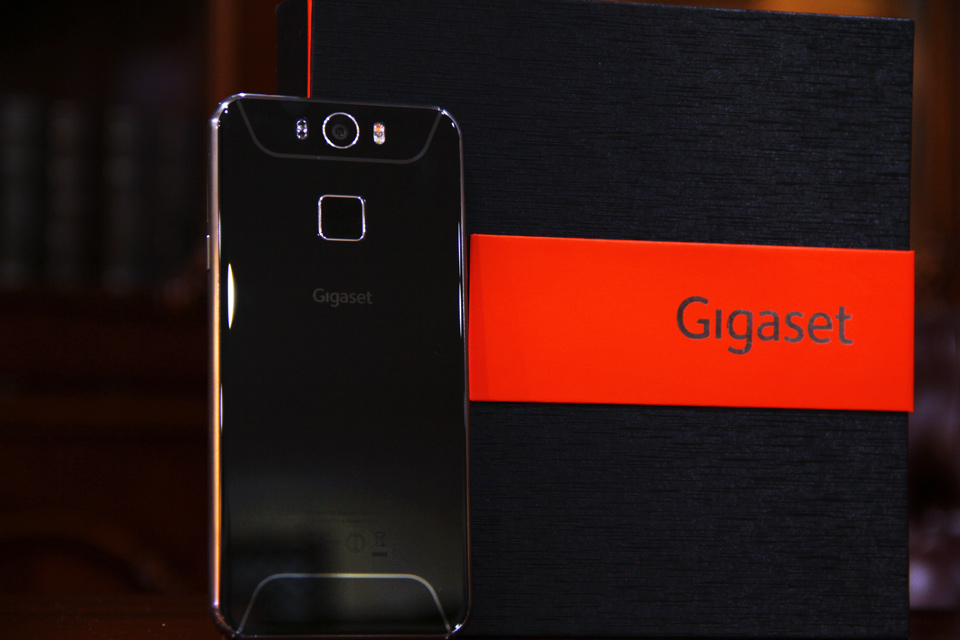  ����Gigaset MEҲ������רҵ����Ƶ����оƬES9018�Լ�Dirac��Ч�����ڰ汾��Gigaset MEҲ�ǲ���˫��˫��������֧����ͨ�ƶ�˫4G��ߴ�Cat.6��������������300Mbps����׼�����硣